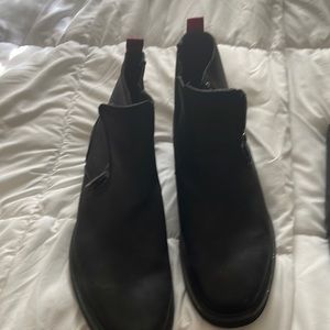 Black guess boots with zippers on the side